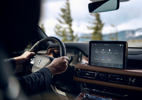 The center touch screen in a 2024 Lincoln Aviator® SUV is shown | Rogers Lincoln in Midland TX