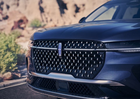 The stylish grille of a 2024 Lincoln Nautilus® SUV sparkles in the sunlight. | Rogers Lincoln in Midland TX