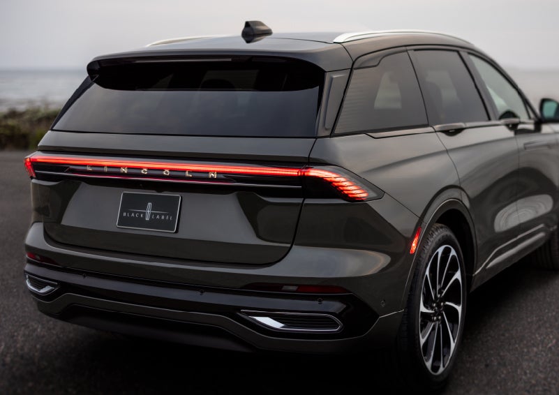 The rear of a 2024 Lincoln Black Label Nautilus® SUV displays full LED rear lighting. | Rogers Lincoln in Midland TX
